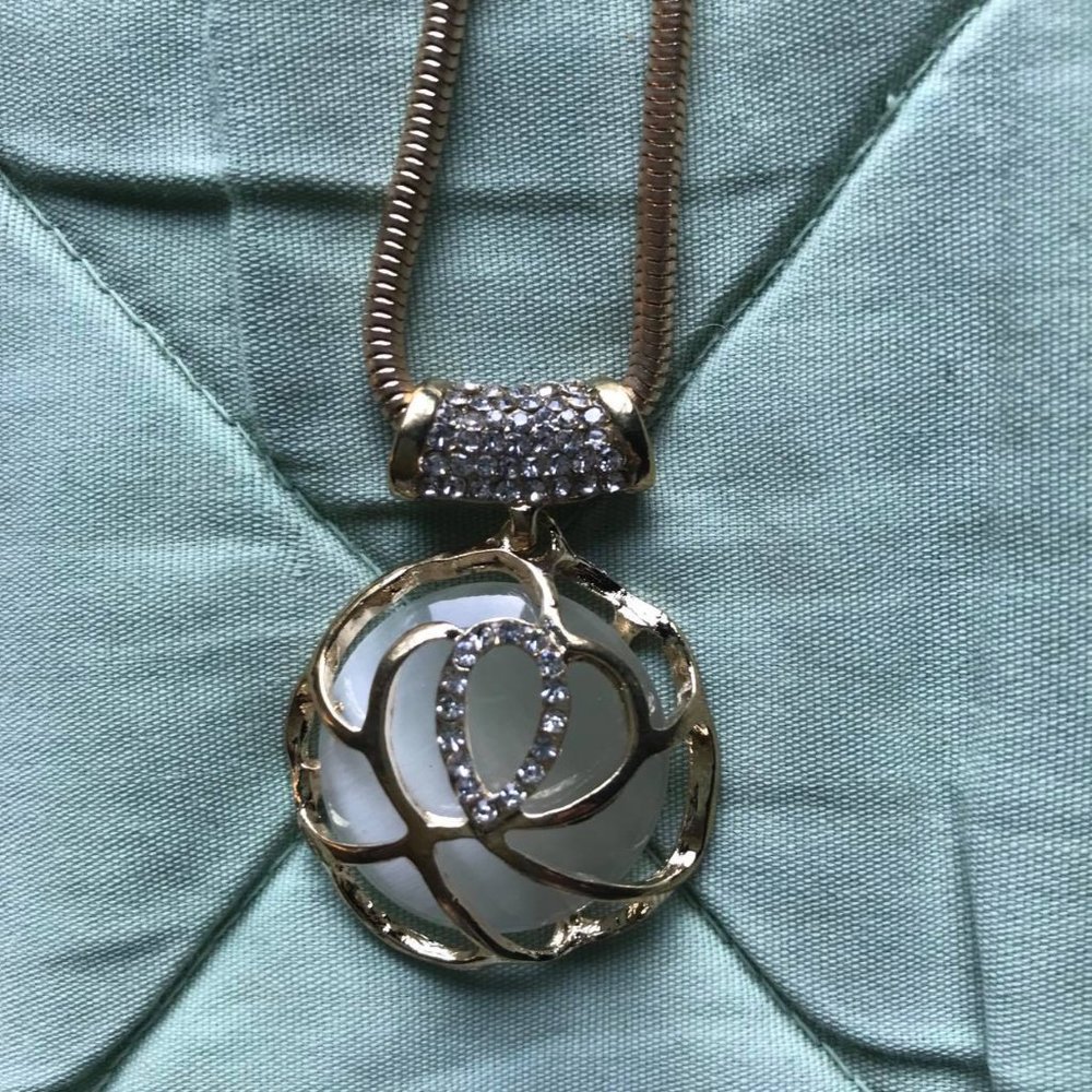 Bran new women's necklace with pendant